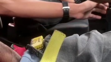 Aenaroses Awek Hijab Malay Full Nyepong Dalam Mobil