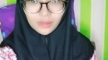 Bokep Jilbab – Ella Hijabers Berkacamata Spill Belahan ID 89006826 Mango
