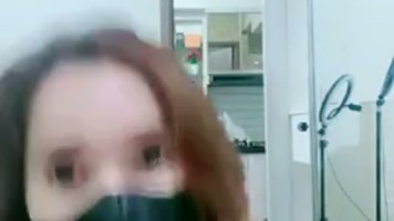 Acha Host Seksi Live Barbar Remes Toket