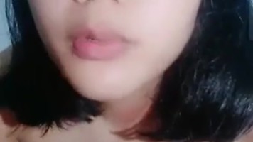 Babykhai Telanjang Dada Depan Meja