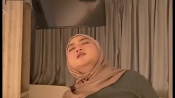 Tante Yohana Hijab Gemoy Di Ewe Berondong